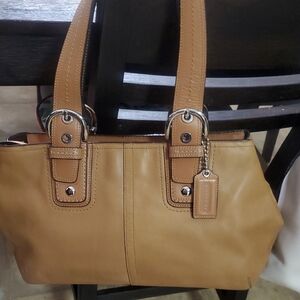 Coah Tan Leather Shoulder Bag